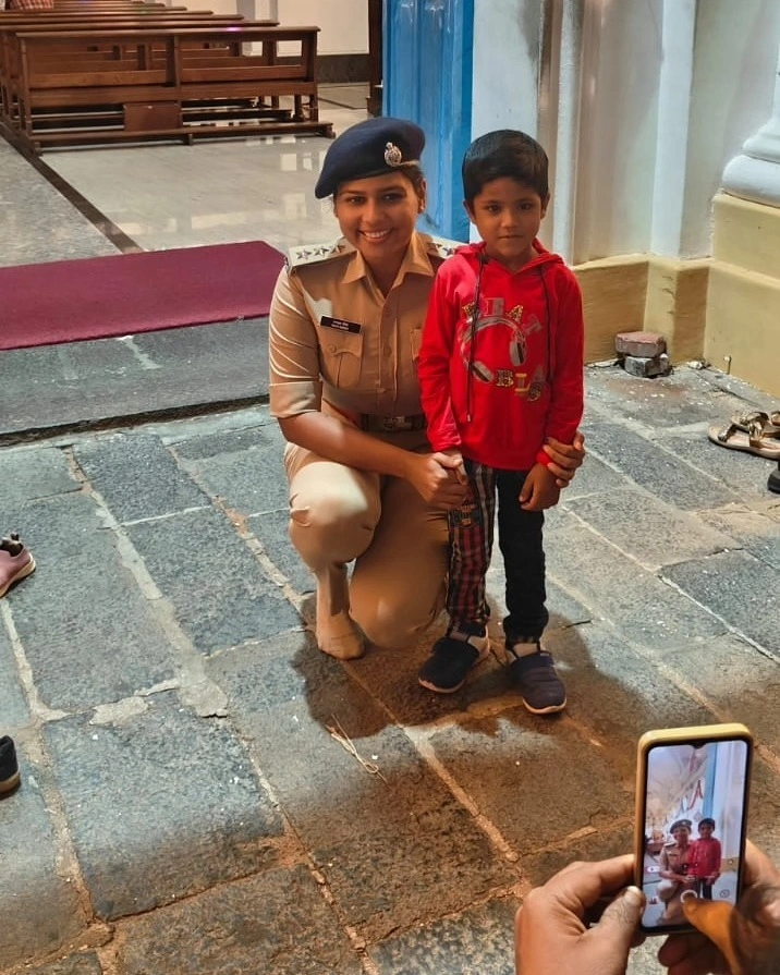 Isha Singh IPS Age