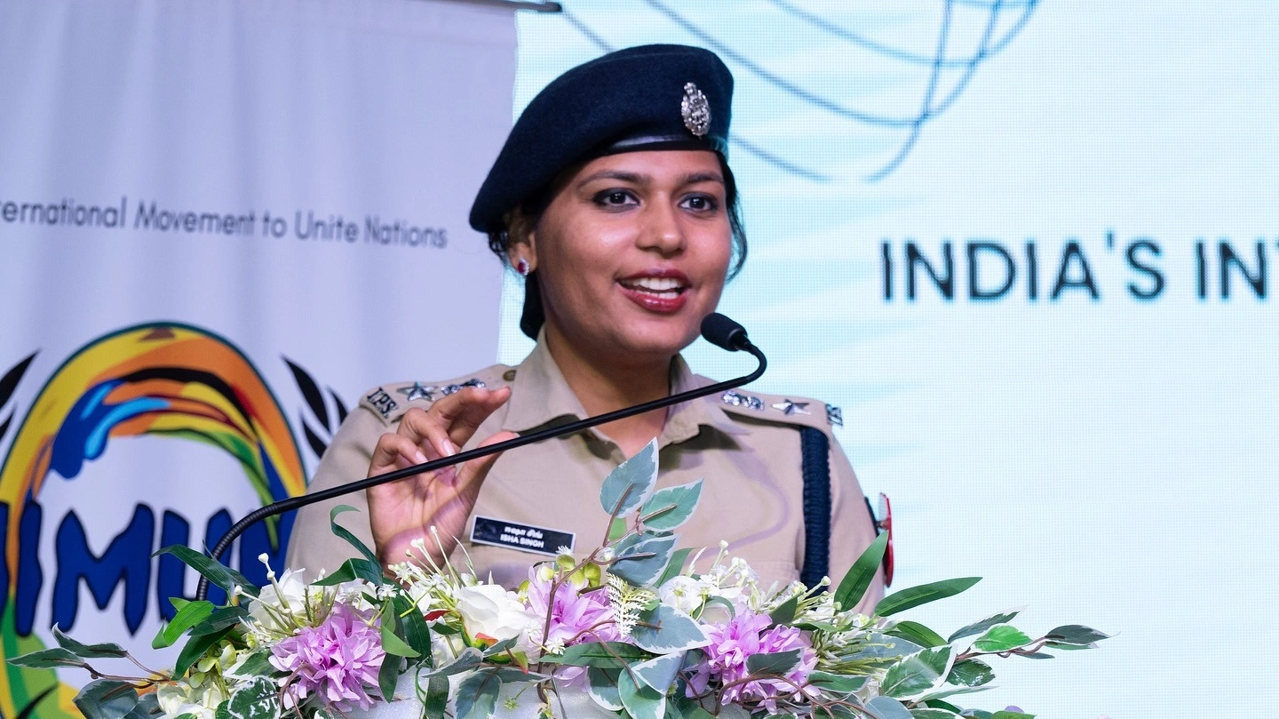 Isha Singh IPS Age